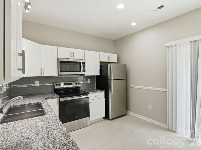 5232 Javitz Road, Charlotte, NC 28216.  MLS# CAR4387419, YatesRealty ID 27443. 