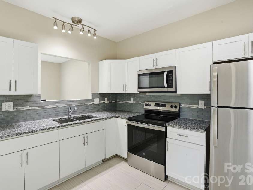 5232 Javitz Road, Charlotte, NC 28216.  MLS# CAR4387419, YatesRealty ID 27443. 