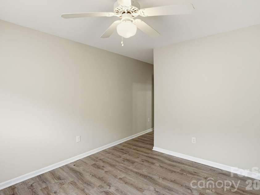 5232 Javitz Road, Charlotte, NC 28216.  MLS# CAR4387419, YatesRealty ID 27443. 