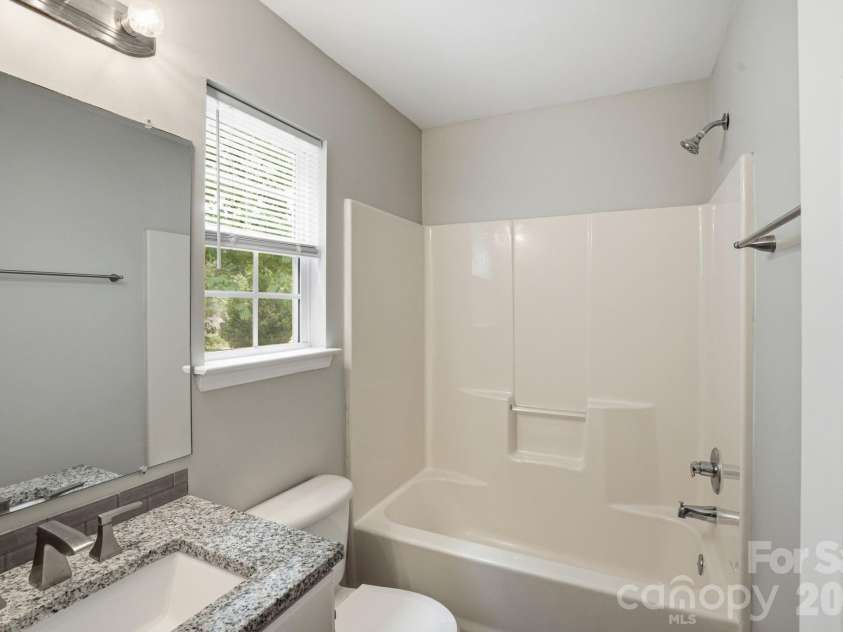 5232 Javitz Road, Charlotte, NC 28216.  MLS# CAR4387419, YatesRealty ID 27443. 