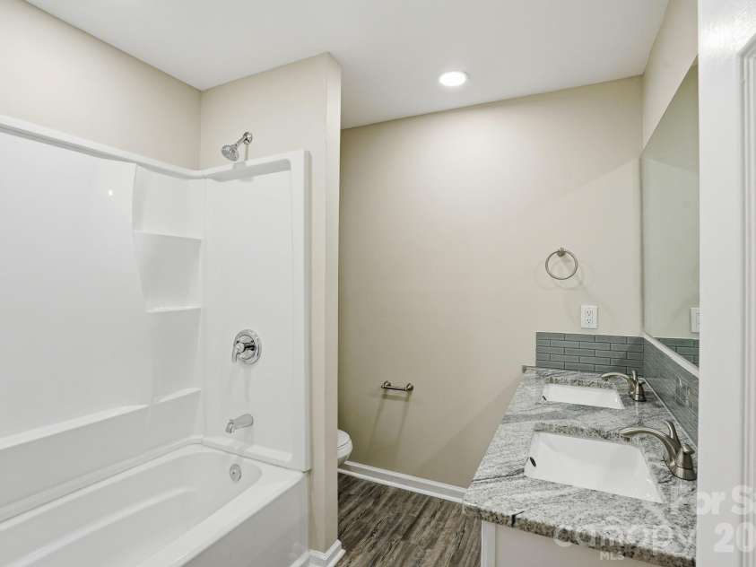 5232 Javitz Road, Charlotte, NC 28216.  MLS# CAR4387419, YatesRealty ID 27443. 