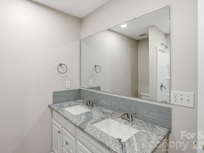 5232 Javitz Road, Charlotte, NC 28216.  MLS# CAR4387419, YatesRealty ID 27443. 