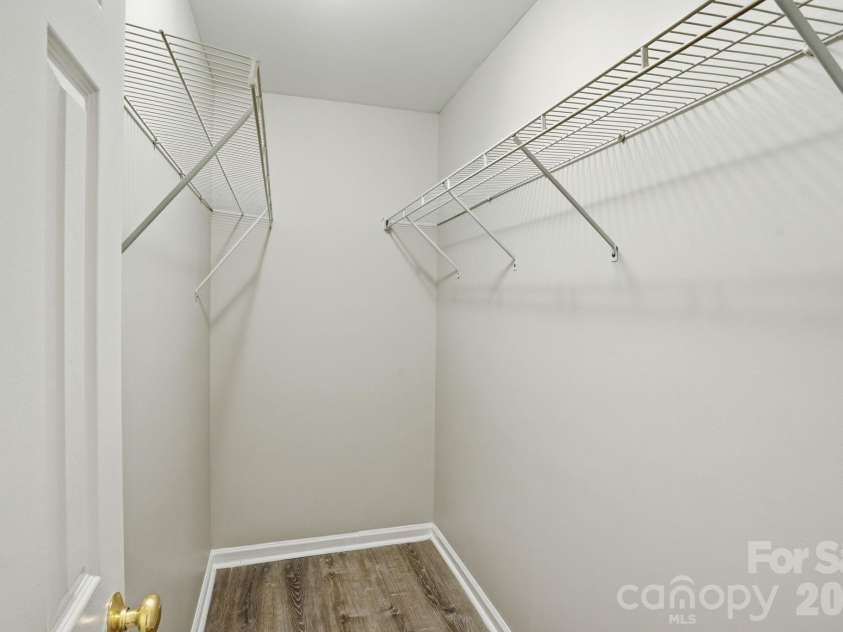 5232 Javitz Road, Charlotte, NC 28216.  MLS# CAR4387419, YatesRealty ID 27443. 
