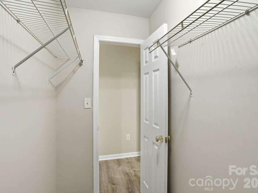5232 Javitz Road, Charlotte, NC 28216.  MLS# CAR4387419, YatesRealty ID 27443. 