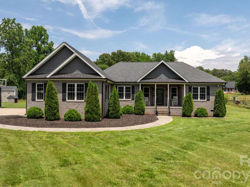 1100 Rainbow Drive, Mount Holly, NC 28120.  MLS# CAR4388731, YatesRealty ID 27444. 