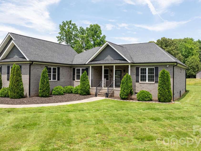 1100 Rainbow Drive, Mount Holly, NC 28120.  MLS# CAR4388731, YatesRealty ID 27444. 