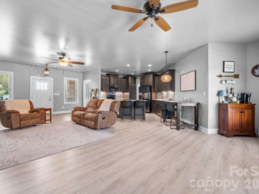 1100 Rainbow Drive, Mount Holly, NC 28120.  MLS# CAR4388731, YatesRealty ID 27444. 