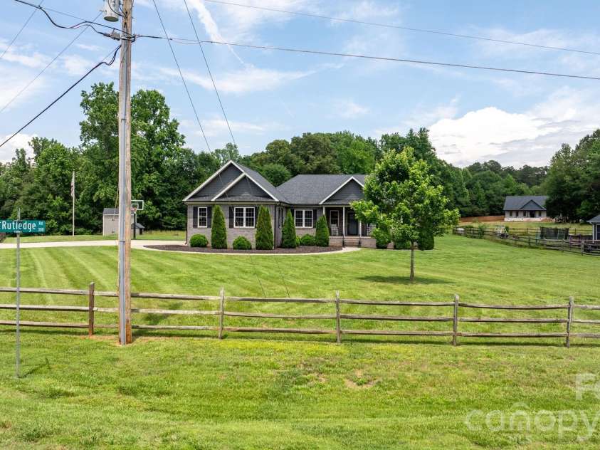 1100 Rainbow Drive, Mount Holly, NC 28120.  MLS# CAR4388731, YatesRealty ID 27444. 