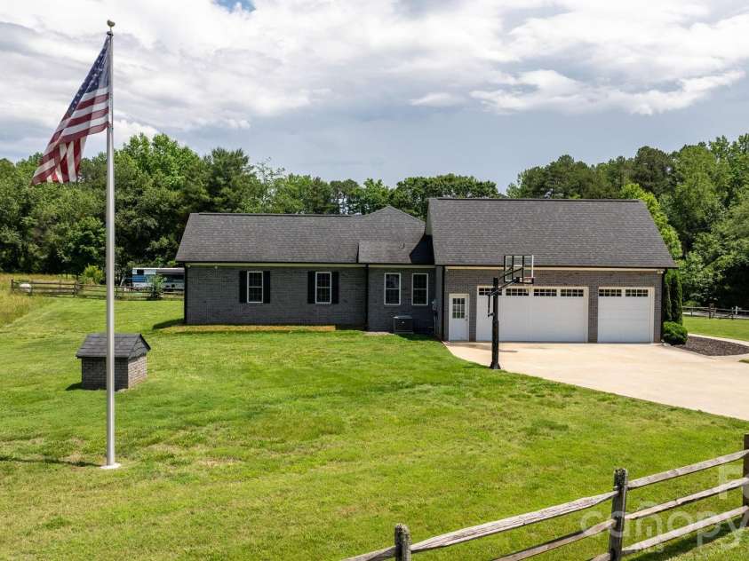 1100 Rainbow Drive, Mount Holly, NC 28120.  MLS# CAR4388731, YatesRealty ID 27444. 