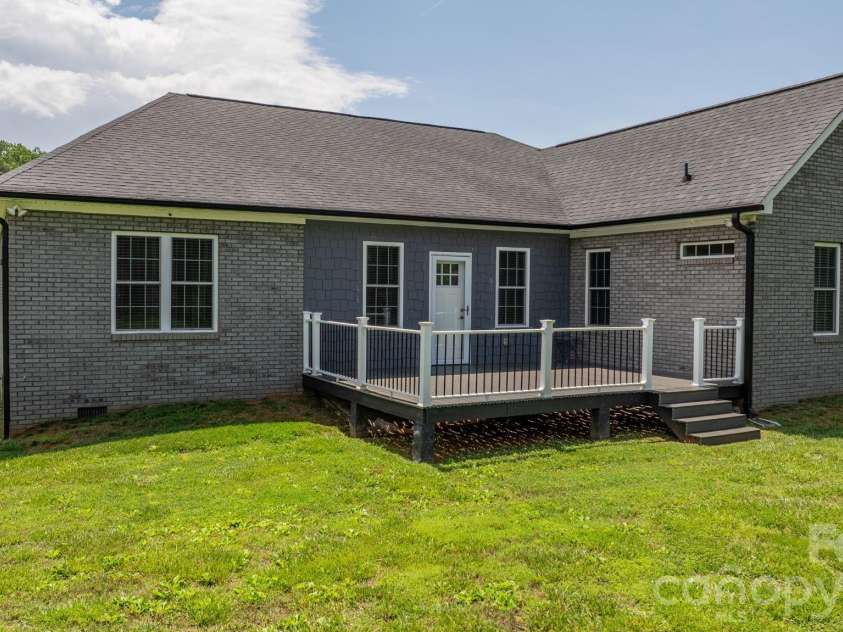 1100 Rainbow Drive, Mount Holly, NC 28120.  MLS# CAR4388731, YatesRealty ID 27444. 