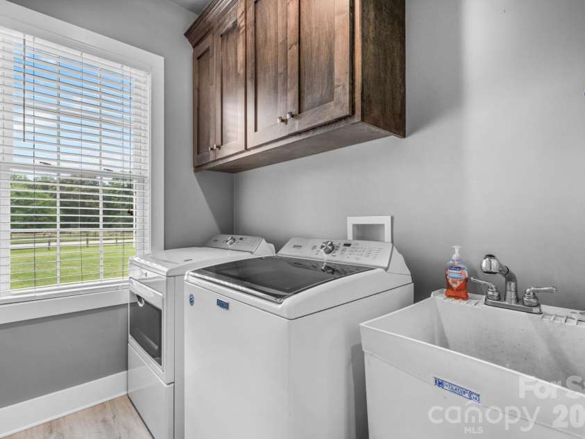 1100 Rainbow Drive, Mount Holly, NC 28120.  MLS# CAR4388731, YatesRealty ID 27444. Laundry room with sink