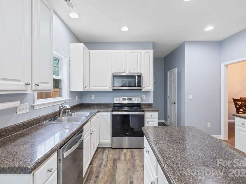 138 Black River Road, Fletcher, NC 28732.  MLS# CAR4282304, YatesRealty ID 27446. Kitchen