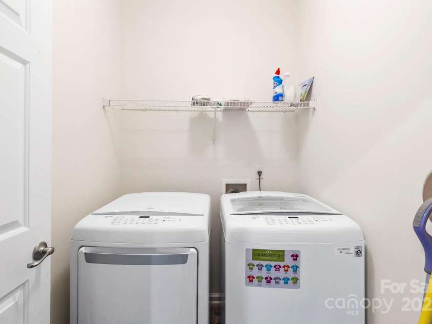 138 Black River Road, Fletcher, NC 28732.  MLS# CAR4282304, YatesRealty ID 27446. Laundry room