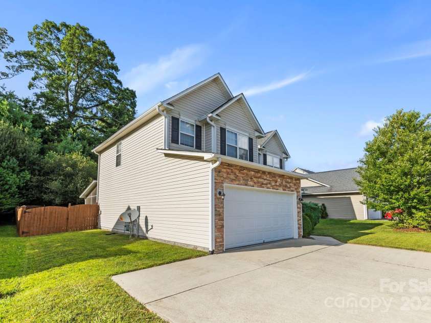 138 Black River Road, Fletcher, NC 28732.  MLS# CAR4282304, YatesRealty ID 27446. Left side view