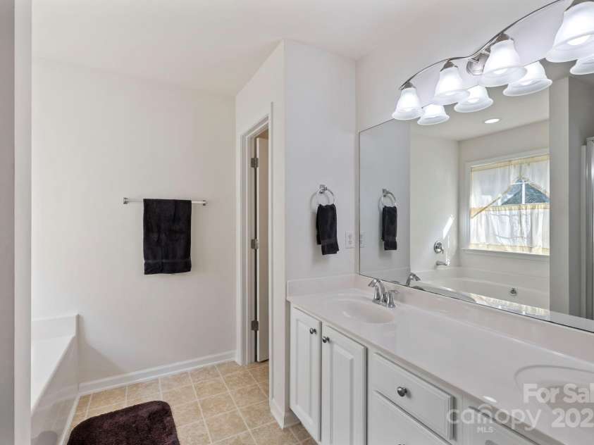 138 Black River Road, Fletcher, NC 28732.  MLS# CAR4282304, YatesRealty ID 27446. Primary en suite bath
