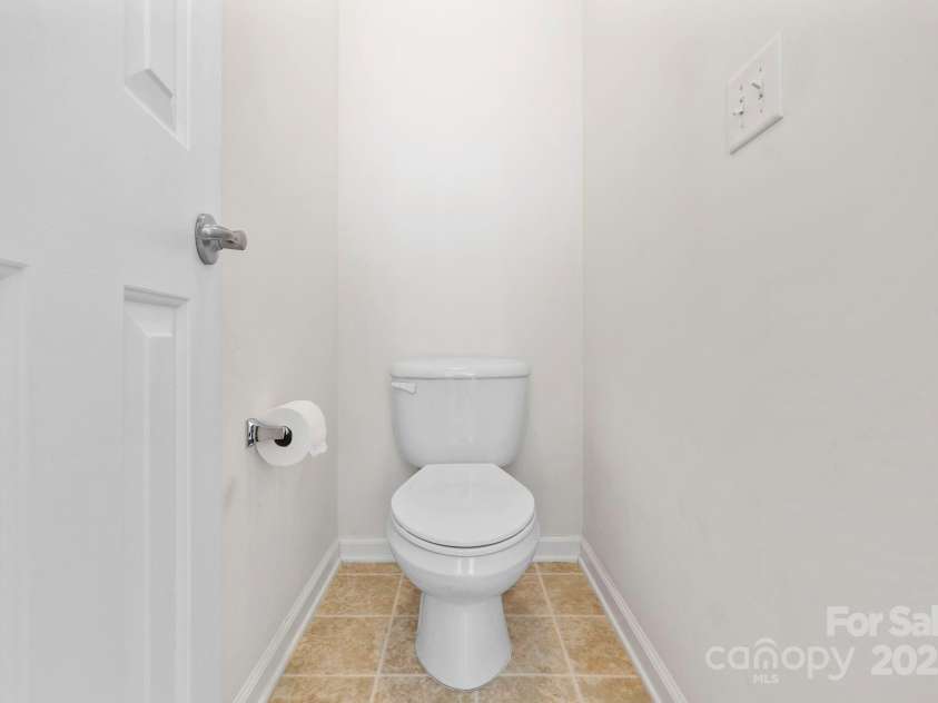 138 Black River Road, Fletcher, NC 28732.  MLS# CAR4282304, YatesRealty ID 27446. Primary en suite bath