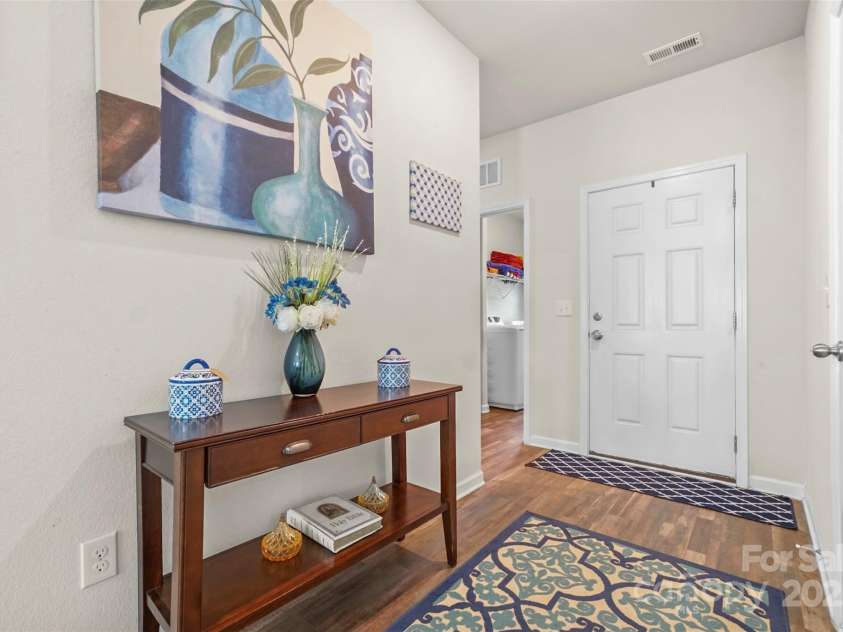 5306 Upton Place, Charlotte, NC 28215.  MLS# CAR4279636, YatesRealty ID 27447. 
