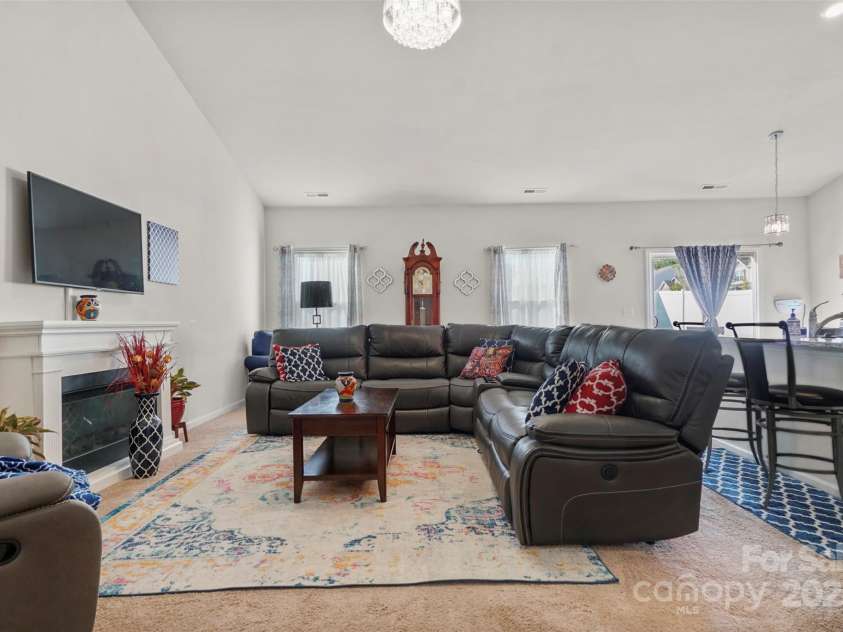 5306 Upton Place, Charlotte, NC 28215.  MLS# CAR4279636, YatesRealty ID 27447. 