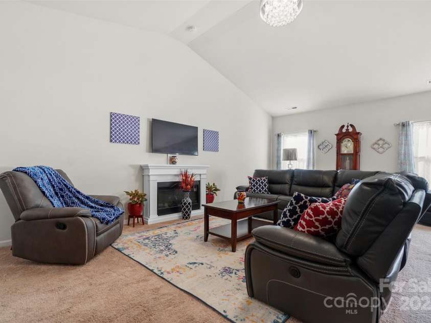 5306 Upton Place, Charlotte, NC 28215.  MLS# CAR4279636, YatesRealty ID 27447. 