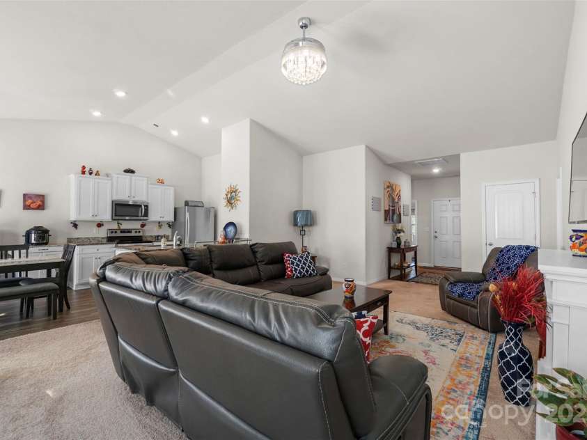 5306 Upton Place, Charlotte, NC 28215.  MLS# CAR4279636, YatesRealty ID 27447. 