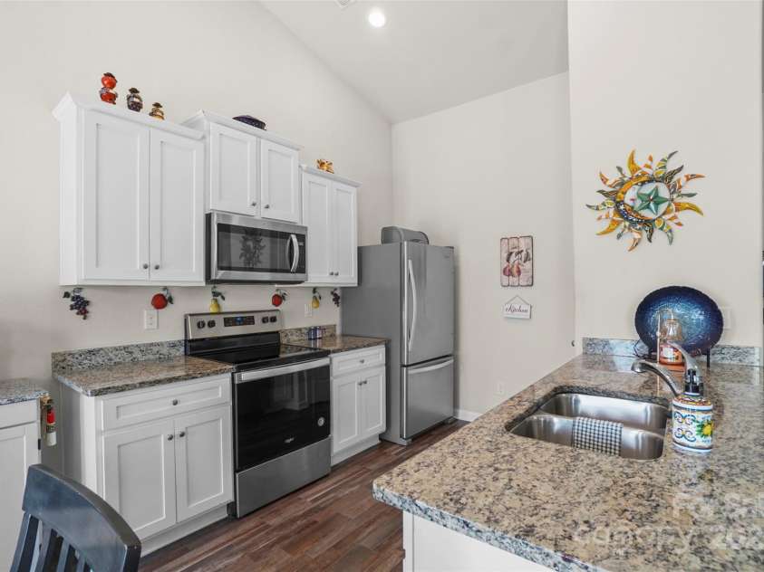 5306 Upton Place, Charlotte, NC 28215.  MLS# CAR4279636, YatesRealty ID 27447. 
