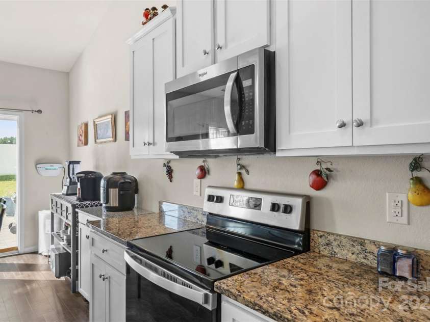 5306 Upton Place, Charlotte, NC 28215.  MLS# CAR4279636, YatesRealty ID 27447. 