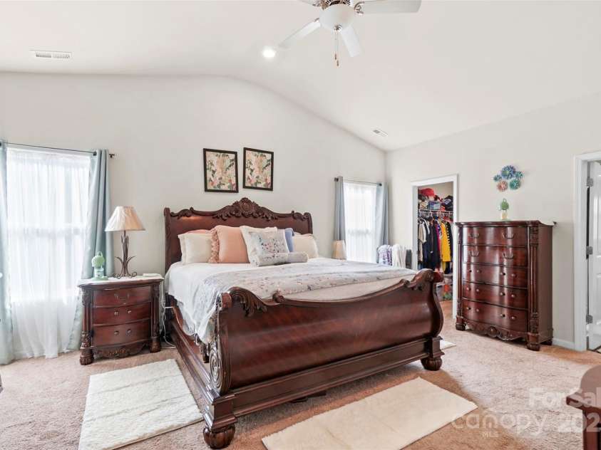5306 Upton Place, Charlotte, NC 28215.  MLS# CAR4279636, YatesRealty ID 27447. 