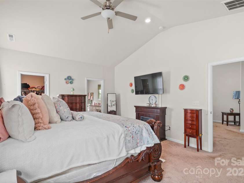 5306 Upton Place, Charlotte, NC 28215.  MLS# CAR4279636, YatesRealty ID 27447. 
