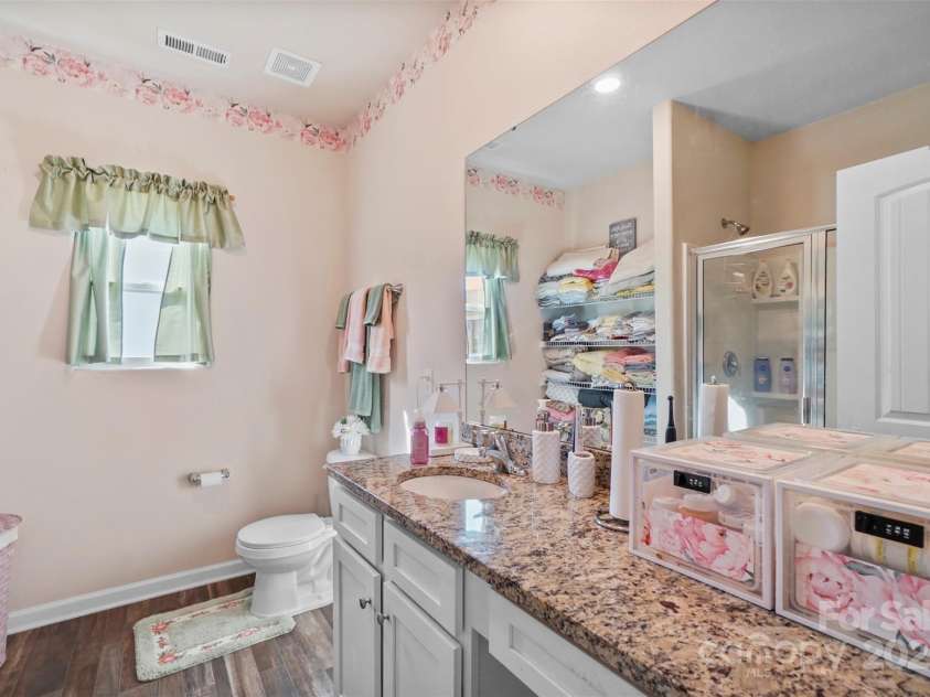 5306 Upton Place, Charlotte, NC 28215.  MLS# CAR4279636, YatesRealty ID 27447. 