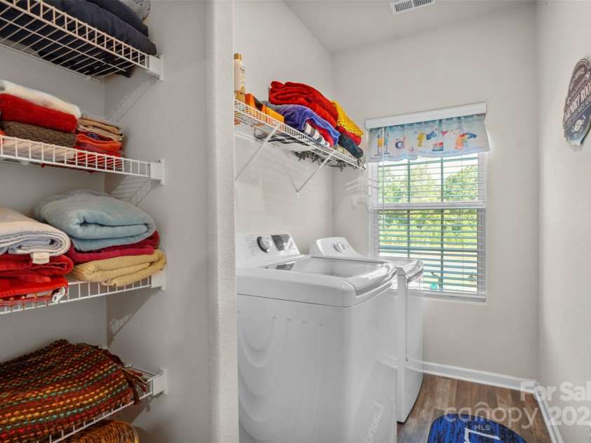 5306 Upton Place, Charlotte, NC 28215.  MLS# CAR4279636, YatesRealty ID 27447. 