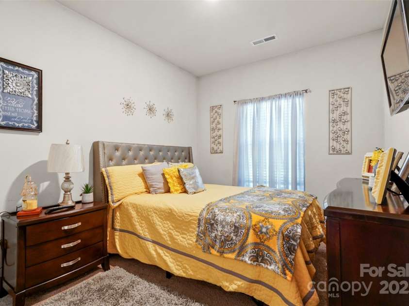 5306 Upton Place, Charlotte, NC 28215.  MLS# CAR4279636, YatesRealty ID 27447. 