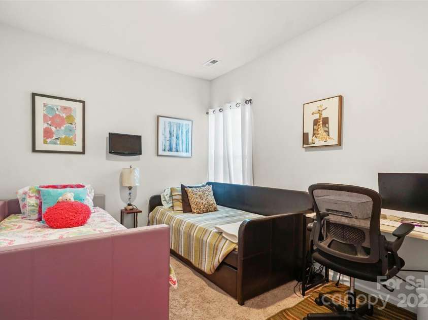 5306 Upton Place, Charlotte, NC 28215.  MLS# CAR4279636, YatesRealty ID 27447. 