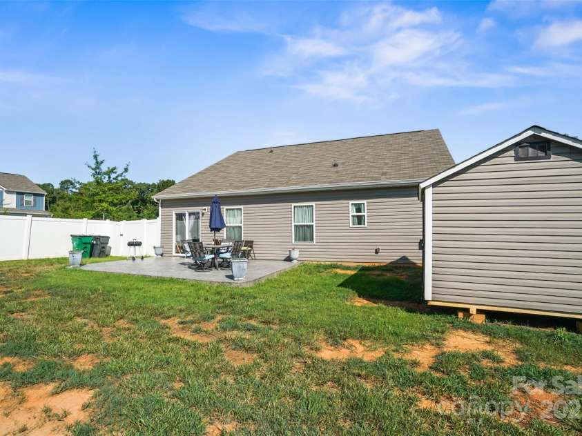 5306 Upton Place, Charlotte, NC 28215.  MLS# CAR4279636, YatesRealty ID 27447. 