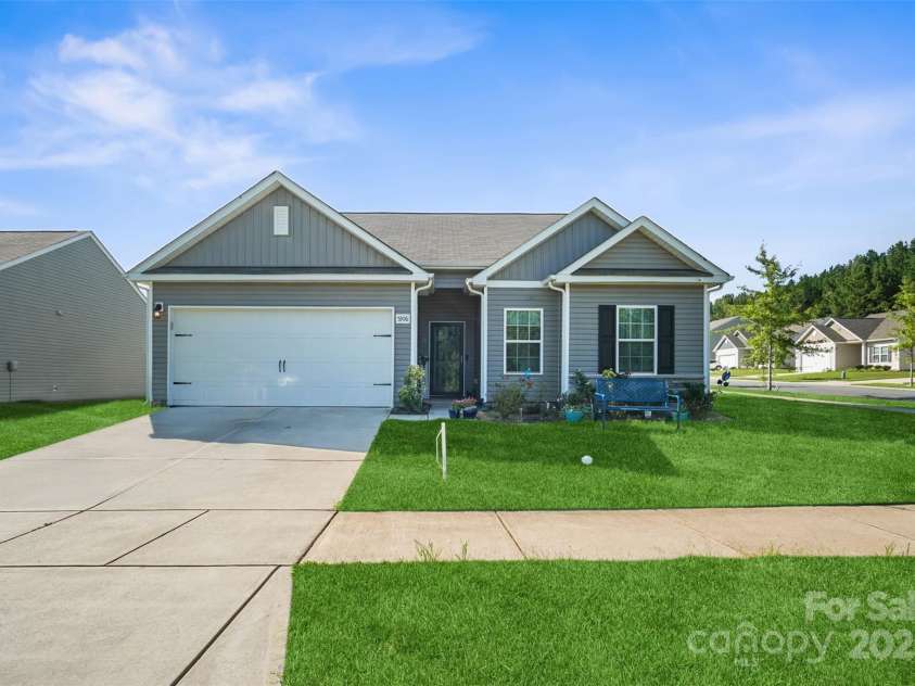 5306 Upton Place, Charlotte, NC 28215.  MLS# CAR4279636, YatesRealty ID 27447. 