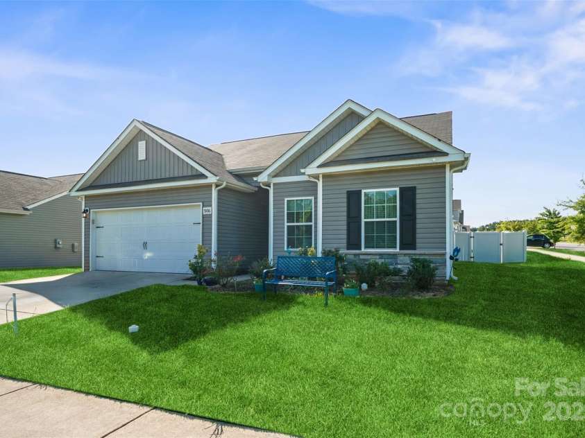 5306 Upton Place, Charlotte, NC 28215.  MLS# CAR4279636, YatesRealty ID 27447. 