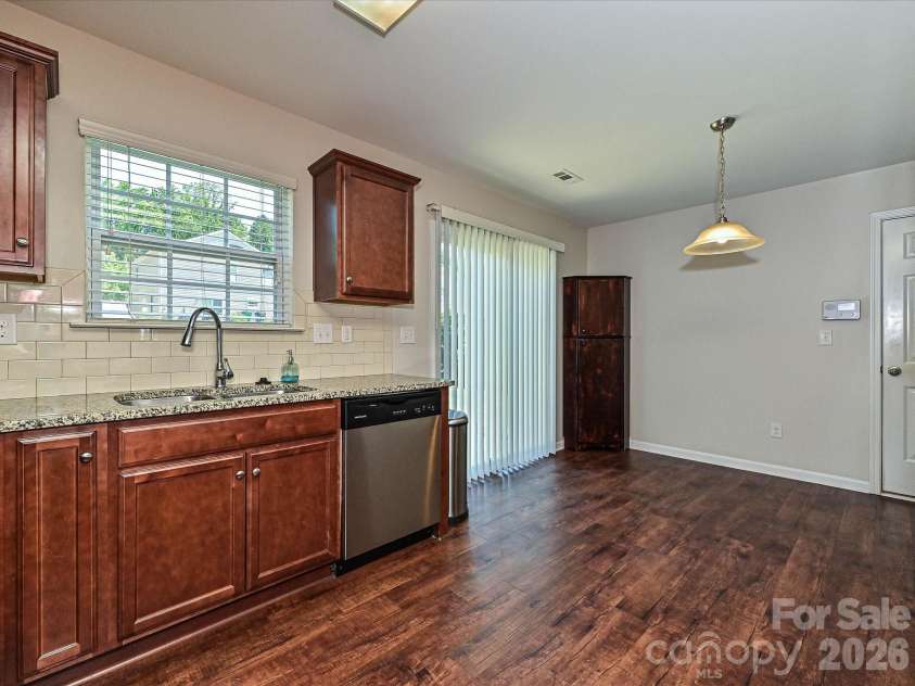 6709 Broad Valley Court, Charlotte, NC 28216.  MLS# CAR4388395, YatesRealty ID 27447. Dining area