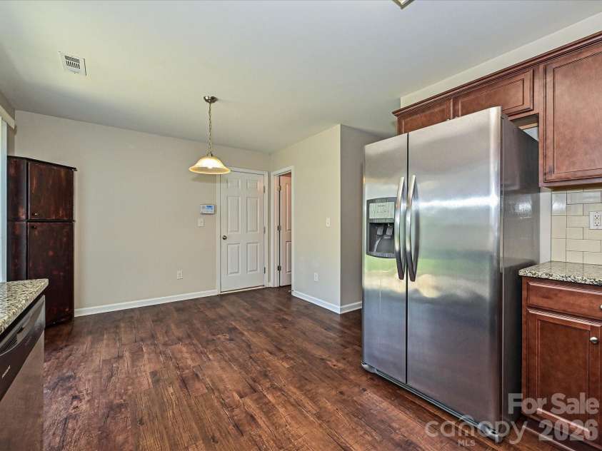 6709 Broad Valley Court, Charlotte, NC 28216.  MLS# CAR4388395, YatesRealty ID 27447. Dining area