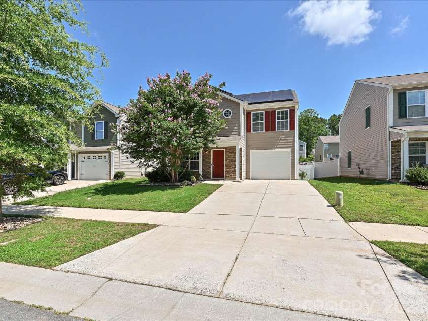 6709 Broad Valley Court, Charlotte, NC 28216.  MLS# CAR4388395, YatesRealty ID 27447. Home front and driveway