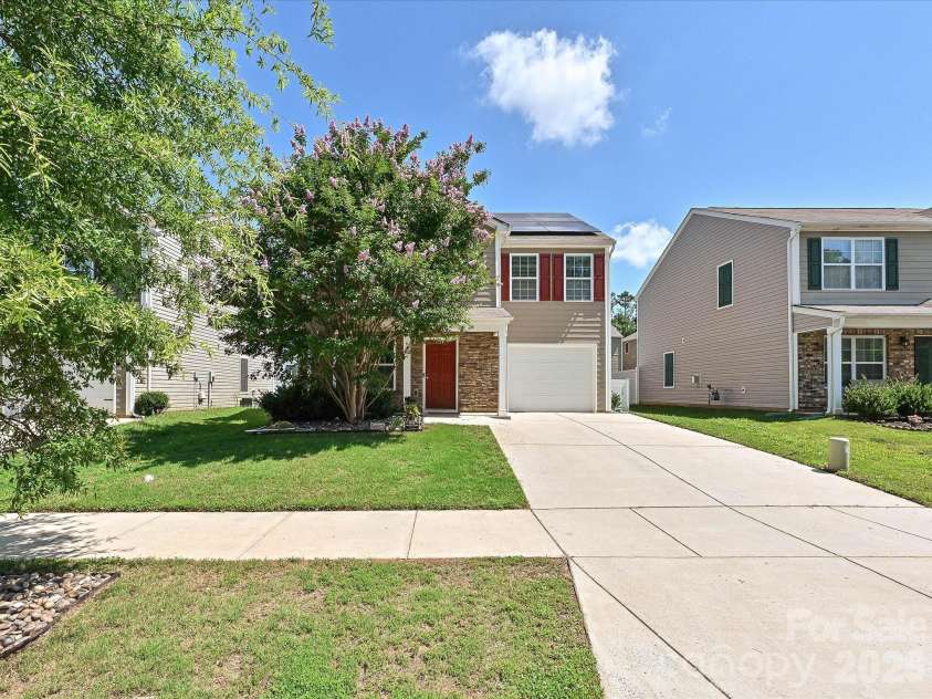 6709 Broad Valley Court, Charlotte, NC 28216.  MLS# CAR4388395, YatesRealty ID 27447. Home front and driveway