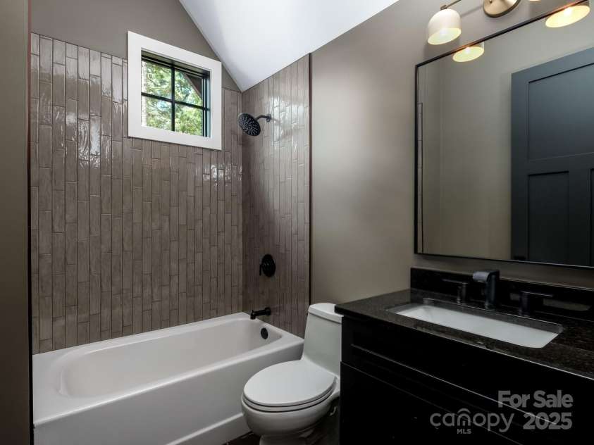 115 Rockbrook Overlook, Brevard, NC 28712.  MLS# CAR4281604, YatesRealty ID 27448. Shared bath