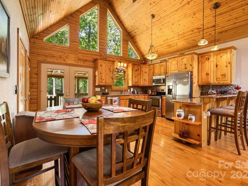 66 Volunteer Drive, Burnsville, NC 28714.  MLS# CAR4278537, YatesRealty ID 27449. 