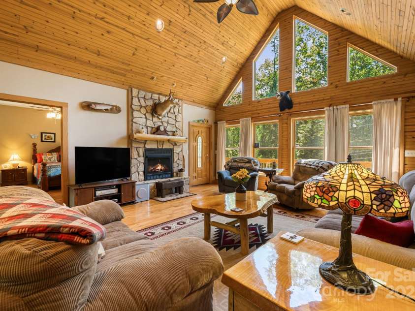 66 Volunteer Drive, Burnsville, NC 28714.  MLS# CAR4278537, YatesRealty ID 27449. 