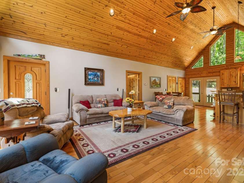 66 Volunteer Drive, Burnsville, NC 28714.  MLS# CAR4278537, YatesRealty ID 27449. 