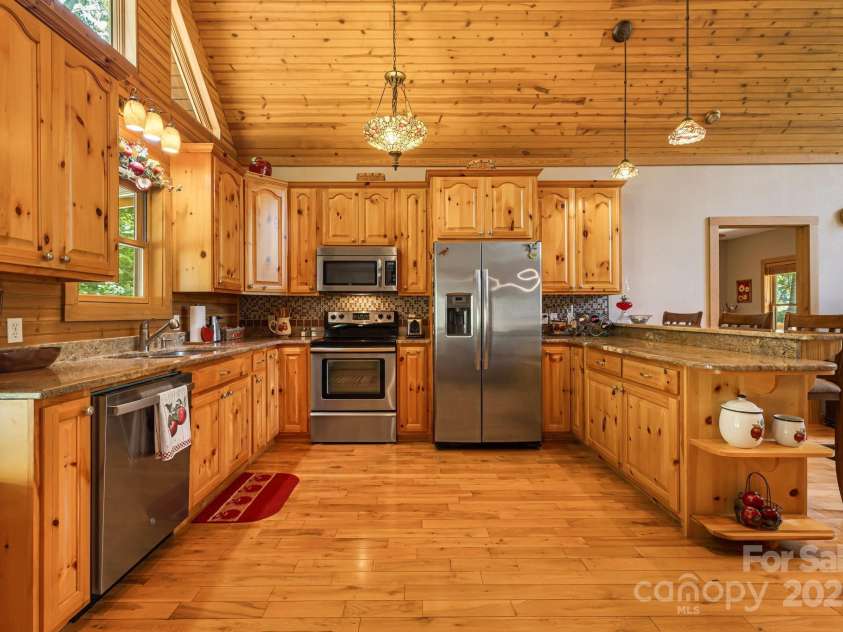 66 Volunteer Drive, Burnsville, NC 28714.  MLS# CAR4278537, YatesRealty ID 27449. 