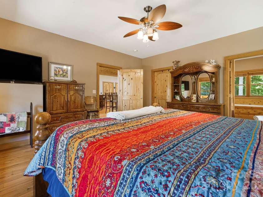 66 Volunteer Drive, Burnsville, NC 28714.  MLS# CAR4278537, YatesRealty ID 27449. 