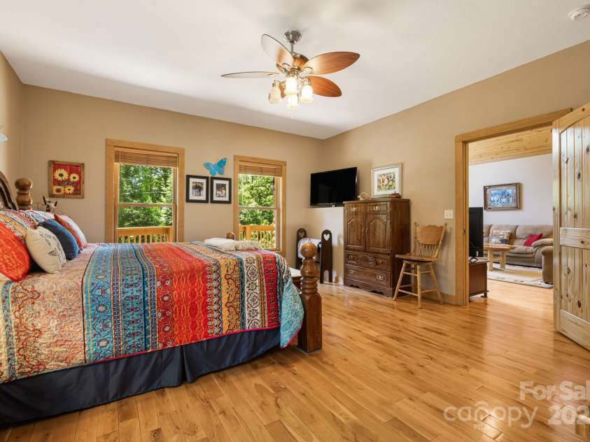 66 Volunteer Drive, Burnsville, NC 28714.  MLS# CAR4278537, YatesRealty ID 27449. 
