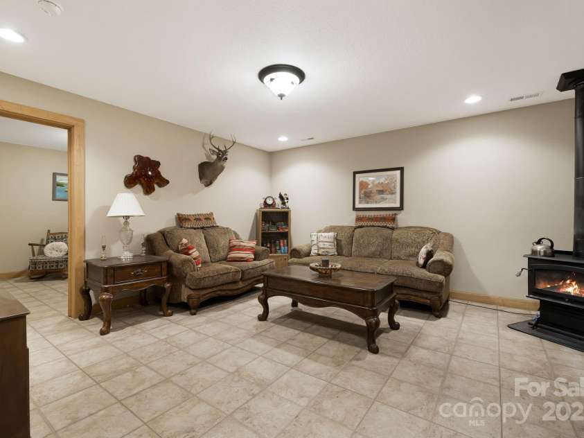 66 Volunteer Drive, Burnsville, NC 28714.  MLS# CAR4278537, YatesRealty ID 27449. 