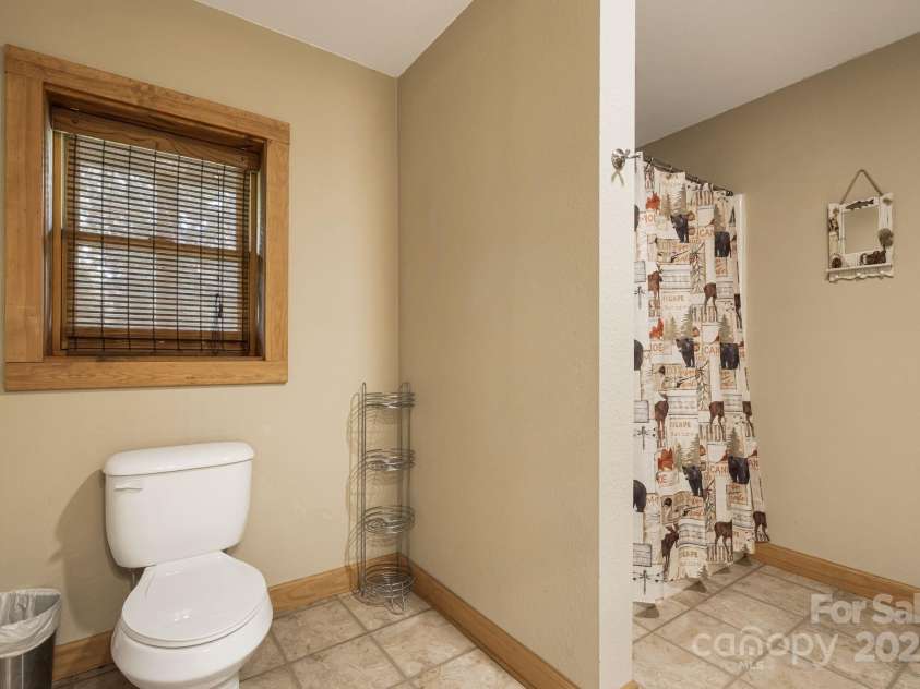66 Volunteer Drive, Burnsville, NC 28714.  MLS# CAR4278537, YatesRealty ID 27449. 