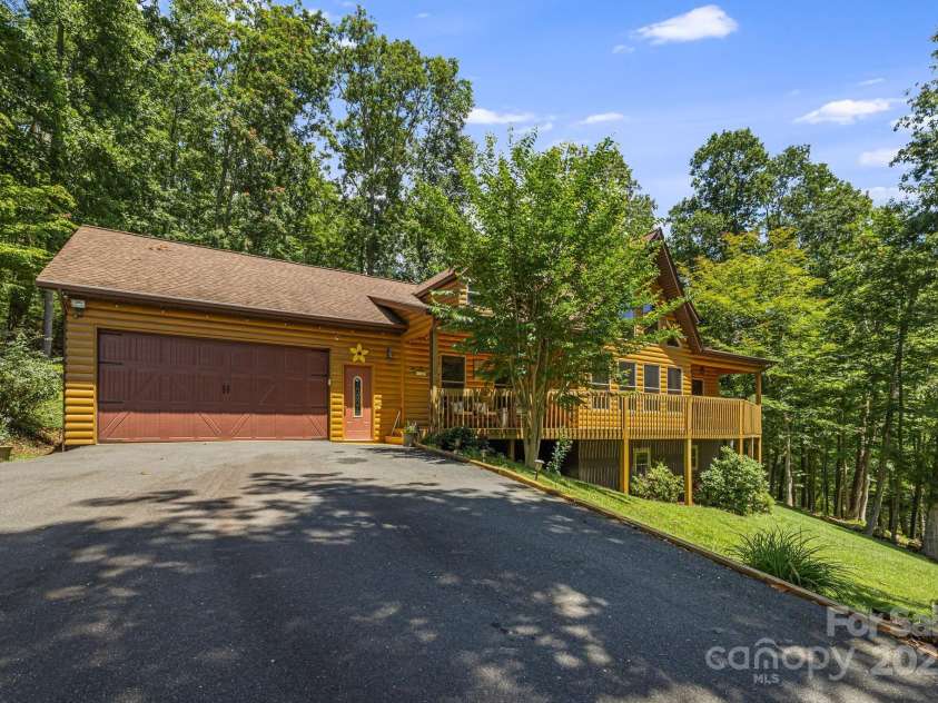 66 Volunteer Drive, Burnsville, NC 28714.  MLS# CAR4278537, YatesRealty ID 27449. 
