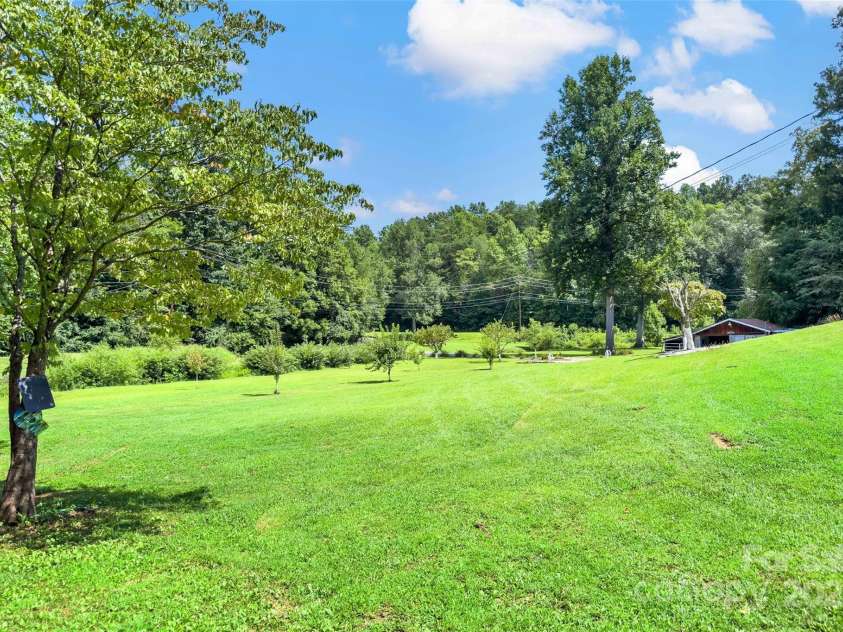 100 Goose Creek Road, Marion, NC 28752.  MLS# CAR4166247, YatesRealty ID 2745. Beautiful landscaping